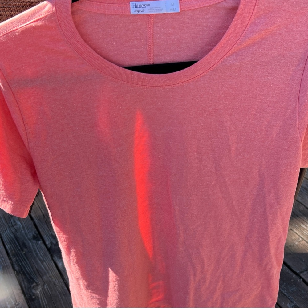 Hanes Coral Short-Sleeve Tee. Size M.